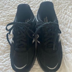 NEW BALANCE tennis shoes